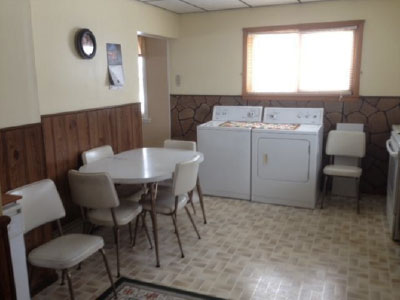 ugly_vacation_rental_kitchen